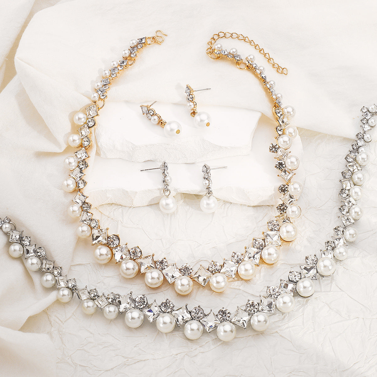 Wholesale Fashionable Diamond Pearl All-match Earrings and Necklace